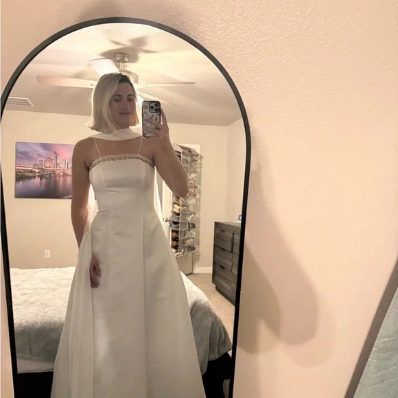 White Prom or Bridal Wedding Dress - Picture 15 of 16